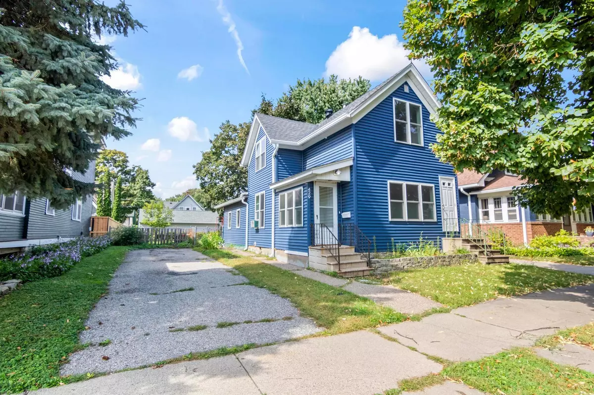 Saint Paul, MN 55102,429 Bay ST
