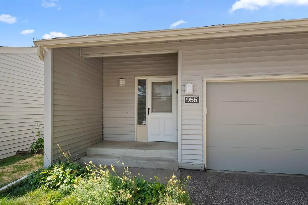 Shoreview, MN 55126,955 Monterey CT N