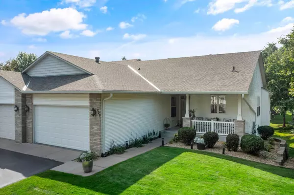 809 Woodduck DR, Woodbury, MN 55125