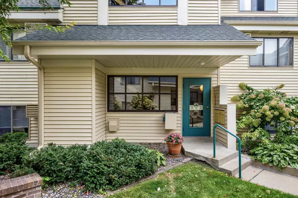 Edina, MN 55435,7622 York AVE S #1209