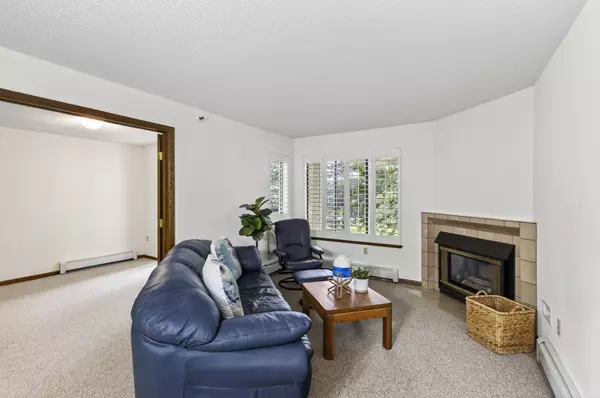 Edina, MN 55435,7622 York AVE S #1209