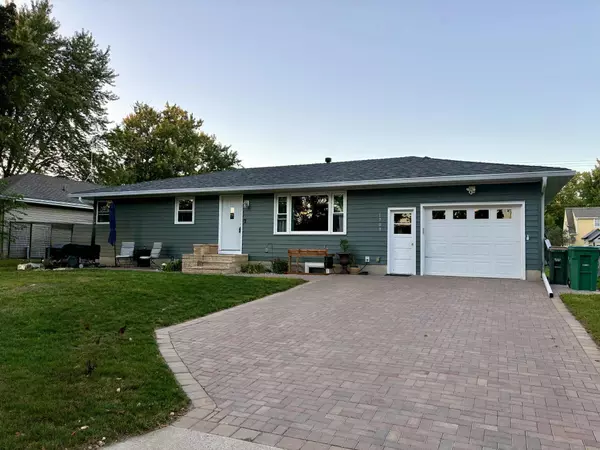 Glencoe, MN 55336,1709 14th ST E