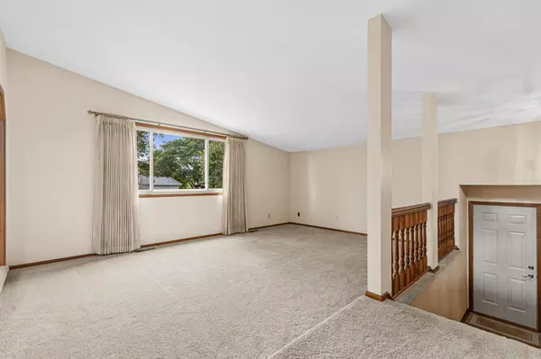 Eagan, MN 55122,4629 Kingsbury DR