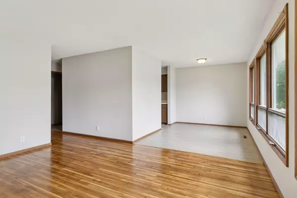 Saint Paul, MN 55104,1008 Marshall AVE