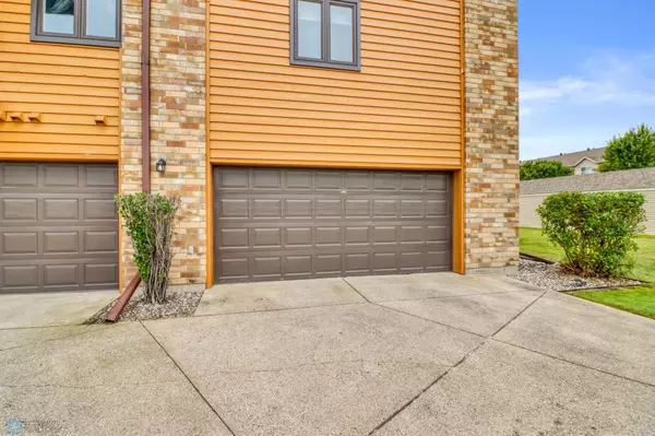 Moorhead, MN 56560,3201 14th ST S #204