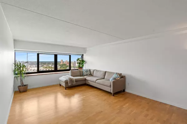 Minneapolis, MN 55454,1920 S 1st St #2103