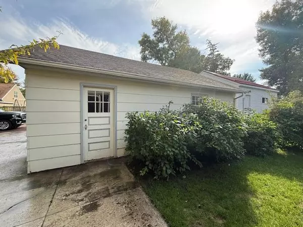 Redwood Falls, MN 56283,506 E 2nd ST