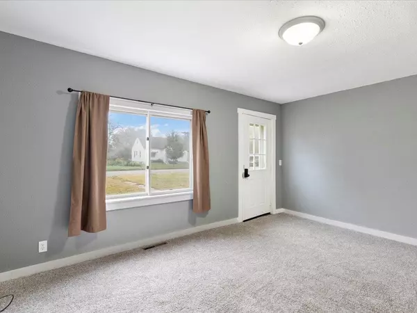 Brainerd, MN 56401,911 7th AVE NE