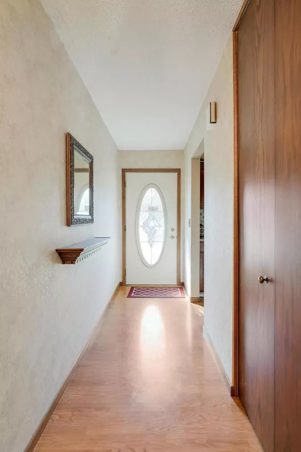 Apple Valley, MN 55124,889 Whitney DR