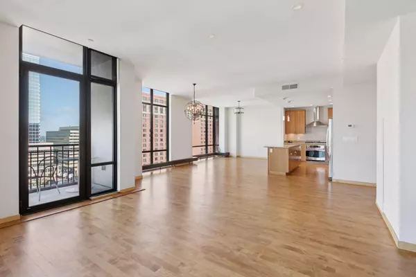 Minneapolis, MN 55403,201 S 11th St #1700