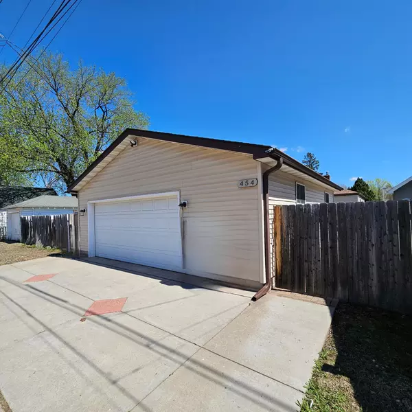 South Saint Paul, MN 55075,454 8th AVE S