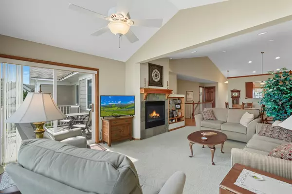 Waconia, MN 55387,671 Regent LN