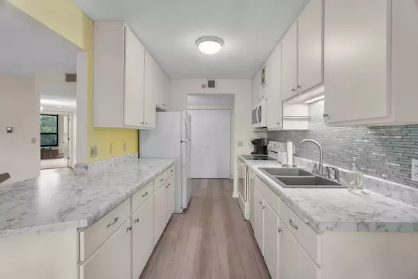 Richfield, MN 55423,6615 Lake Shore DR S #517