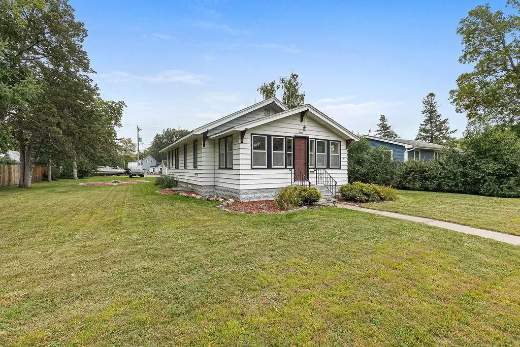 Little Falls, MN 56345,608 3rd ST NE