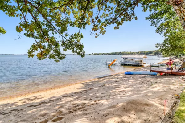 Detroit Lakes, MN 56501,23093 Roosevelt Beach LN