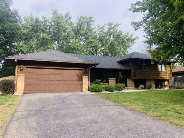 1010 E 157th ST, Burnsville, MN 55306