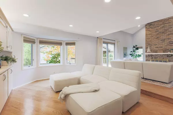 Wayzata, MN 55391,1148 Hollybrook DR