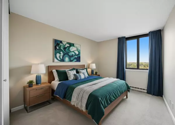 Saint Paul, MN 55109,1181 Edgcumbe RD #914