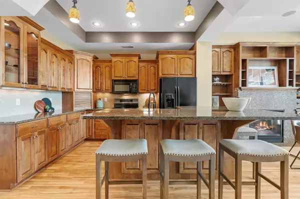 Burnsville, MN 55337,326 E Travelers TRL