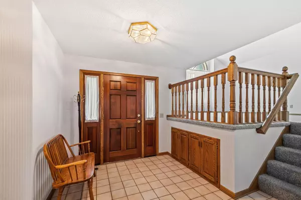 West Saint Paul, MN 55118,492 Deer Run TRL