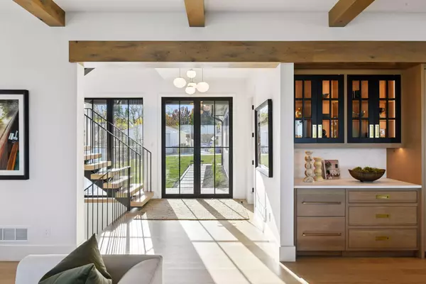 Excelsior, MN 55331,254 Lake ST