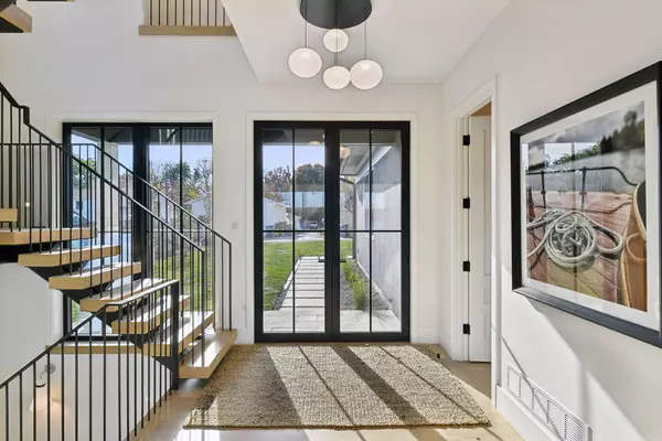 Excelsior, MN 55331,254 Lake ST