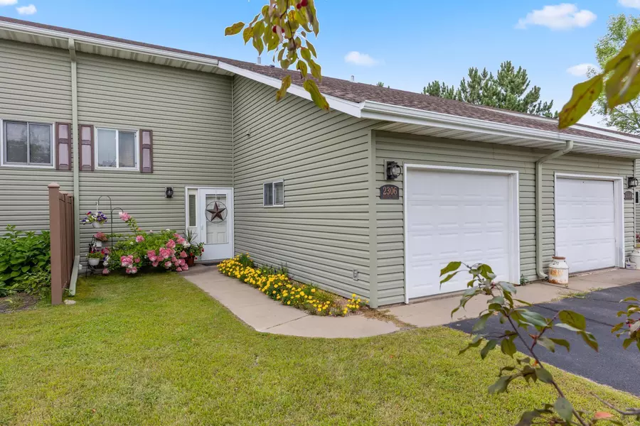2306 Hillcrest DR, Brainerd, MN 56401
