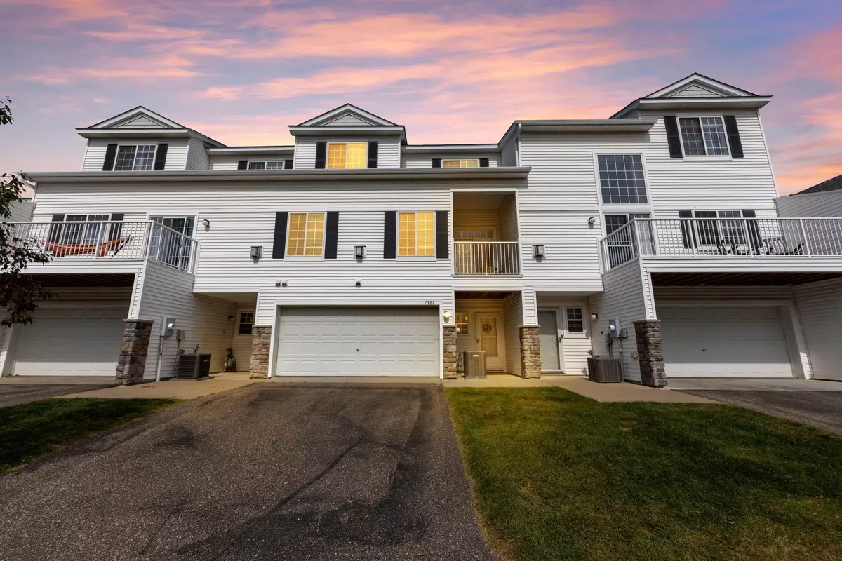 Cottage Grove, MN 55016,7382 Timber Crest DR S
