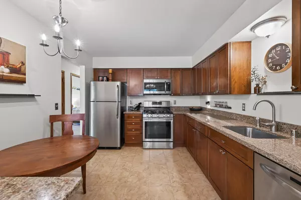 Vadnais Heights, MN 55127,4221 Thornhill LN