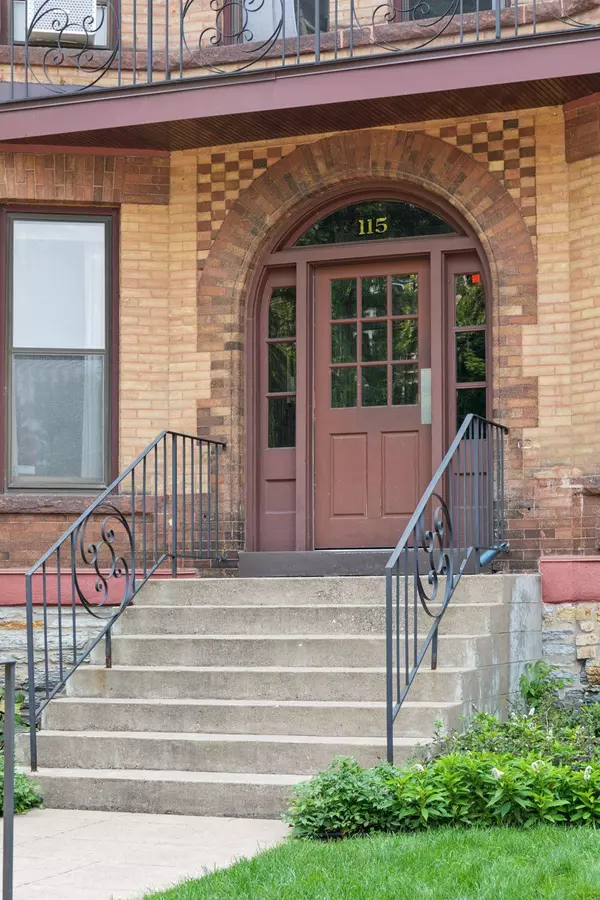 Saint Paul, MN 55102,115 Western AVE N #1N