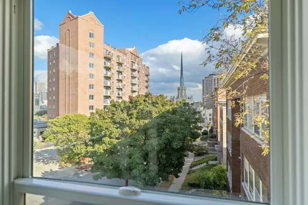Minneapolis, MN 55403,821 Douglas AVE #301