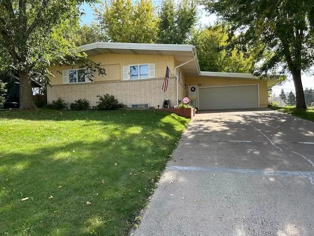 3212 33rd AVE NE, Saint Anthony, MN 55418