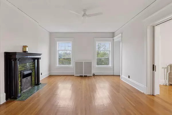 Saint Paul, MN 55102,614 Grand AVE #3EE