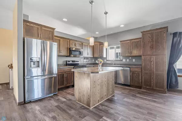 Fargo, ND 58104,2553 54th AVE S