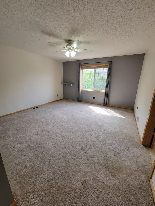 Chaska, MN 55318,441 Pleasant LN