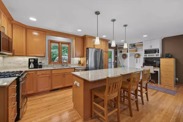 Maplewood, MN 55109,2554 Bittersweet LN