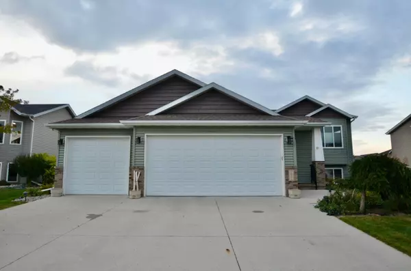 2002 S 35 Street CIR S, Moorhead, MN 56560