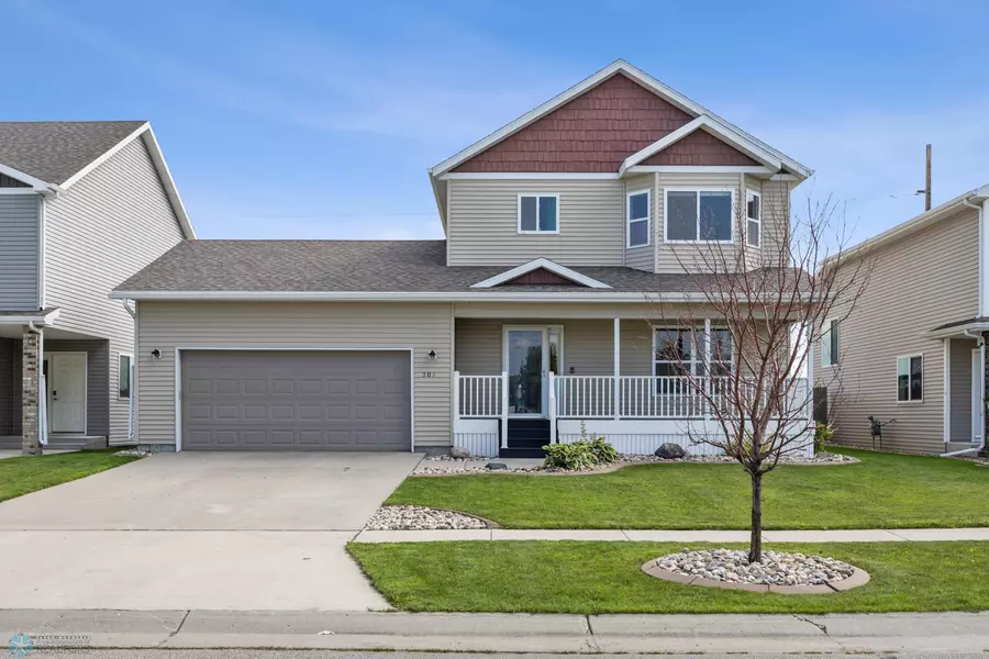 501 Foxtail DR, West Fargo, ND 58078