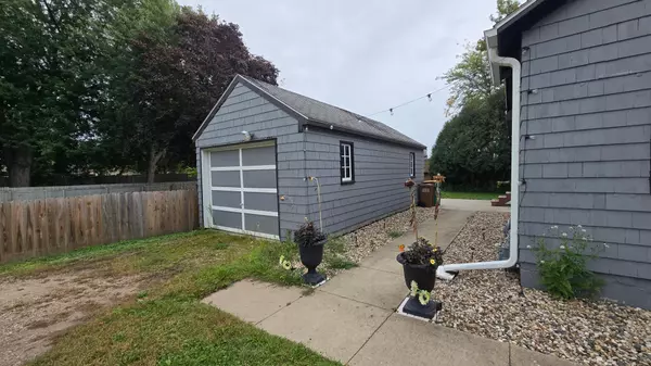 Albert Lea, MN 56007,1707 Sunset ST