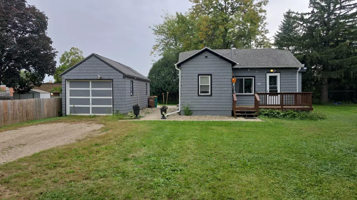 Albert Lea, MN 56007,1707 Sunset ST