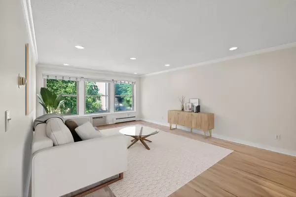 Minneapolis, MN 55403,821 Douglas AVE #204