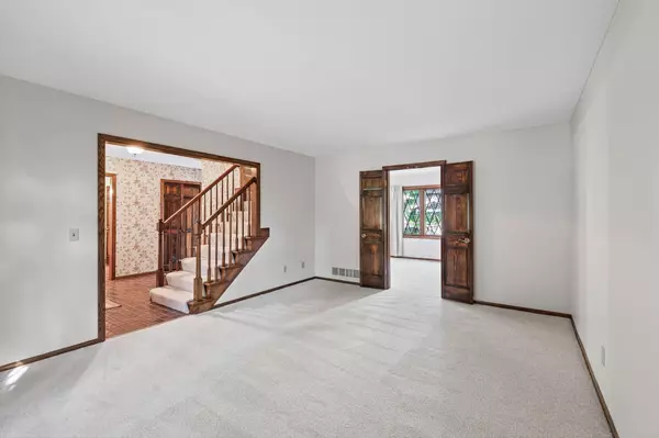 Oakdale, MN 55128,3925 Gresham CIR N