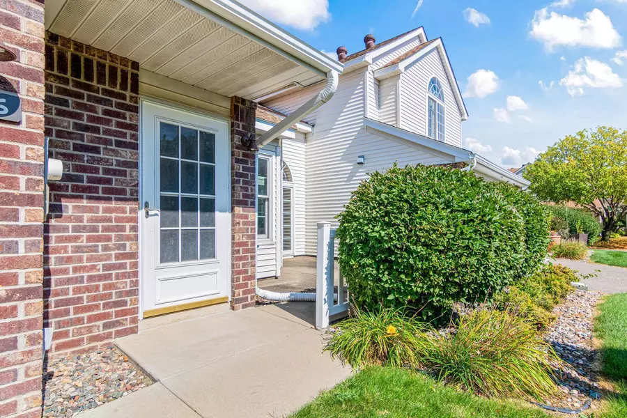 536 Old Steine CIR, New Brighton, MN 55112