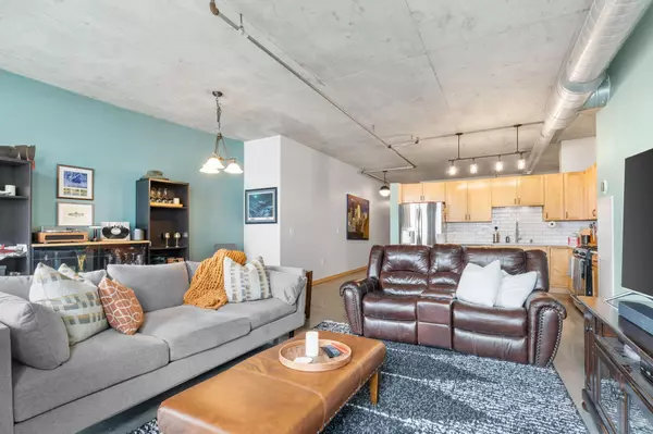 Minneapolis, MN 55401,720 N 4th ST #513