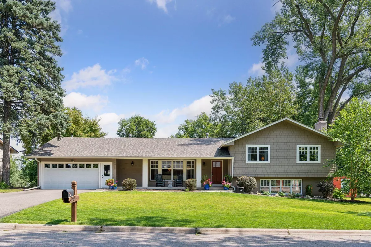 Edina, MN 55436,4929 Ridge RD