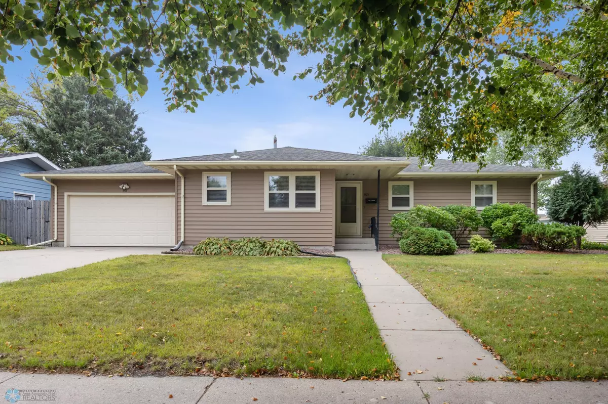 Moorhead, MN 56560,903 22nd AVE S