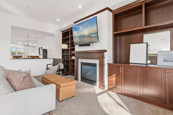 Mendota Heights, MN 55118,714 Linden ST