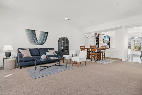 Mendota Heights, MN 55118,714 Linden ST