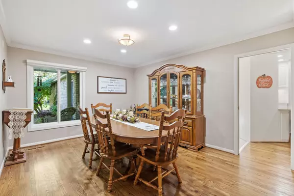 Edina, MN 55439,7702 Tanglewood CT