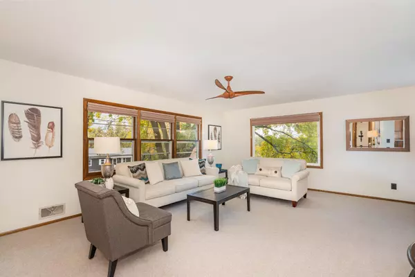 Roseville, MN 55113,956 Orchard LN